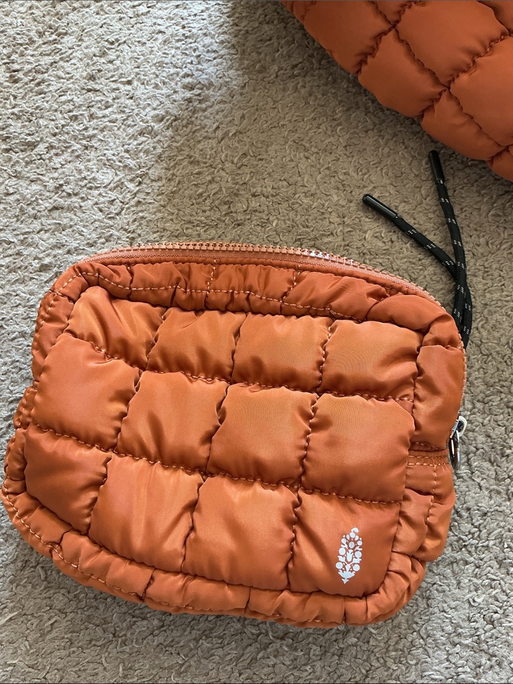Free peopleQuilted Puffer Shoulder Bag and pouch set in Rust - Picture 4 of 5